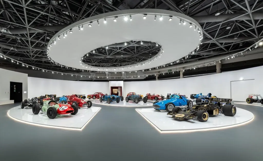 Esposizione_automobile_Grimaldi Forum_©GF Eric Zaragoza