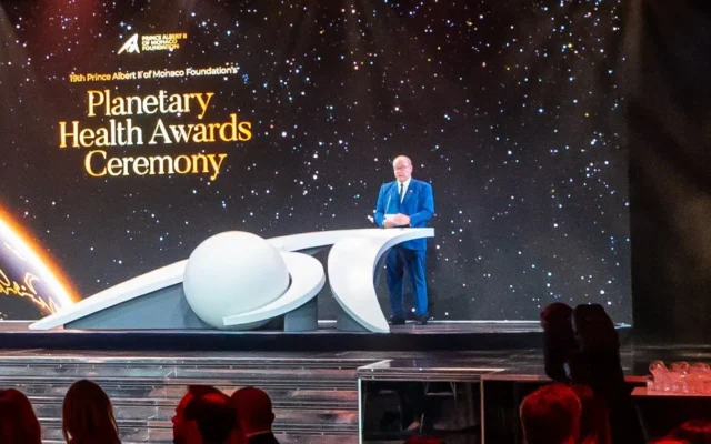Prinz Albert auf der Bühne der „Salle des Etoiles“ im Sporting Monte Carlo