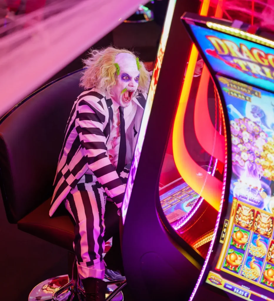 Travestimenti di Halloween al Casinò del Cafe de Paris